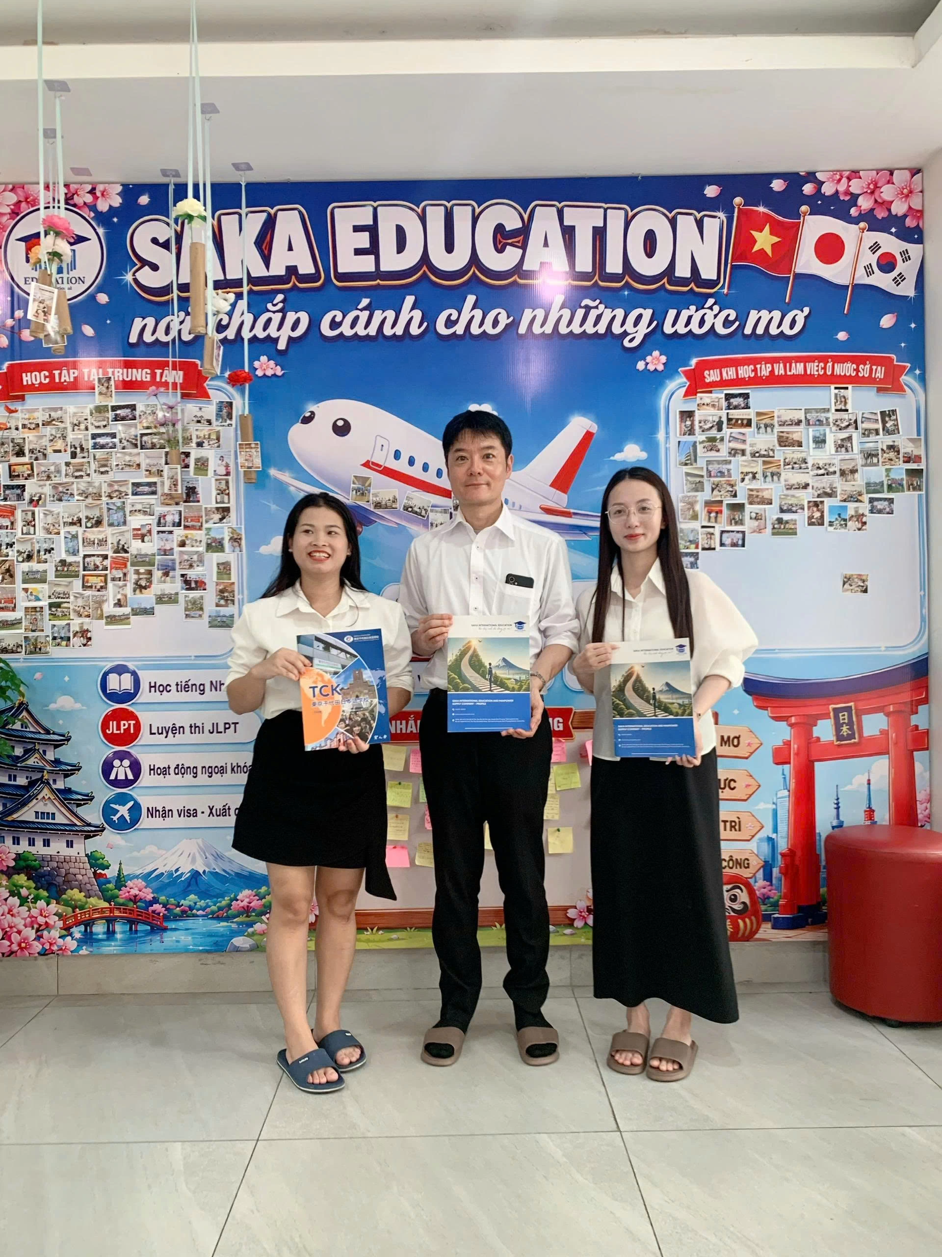 ĐẠI DIỆN TOKYO CHIYODA JAPANESE LANGUAGE SCHOOL GẶP GỠ HỌC VIÊN TẠI SAKA